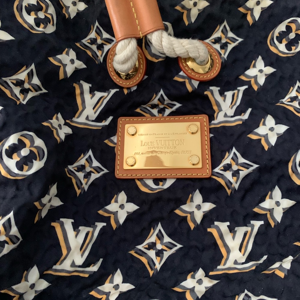 Louis Vuitton Bulles MM